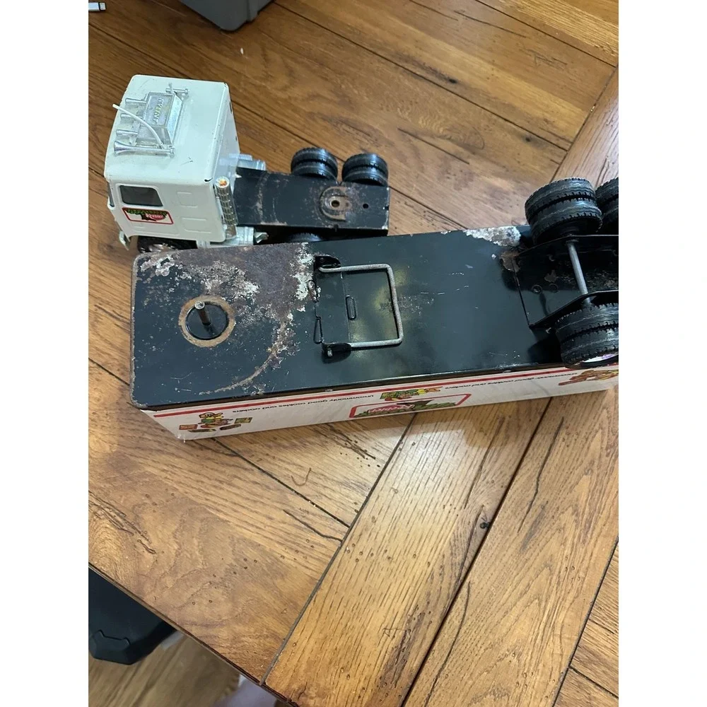 vtg keebler metal 18 wheeler‎ toy